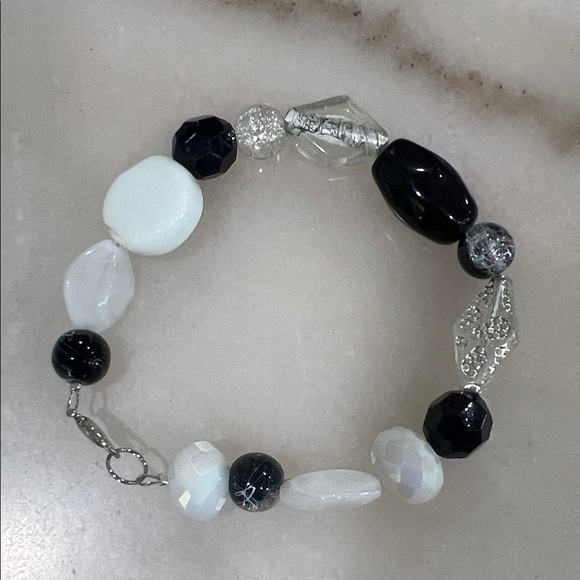 Chic Monochrome Beaded Bracelet - Picture 7 of 7